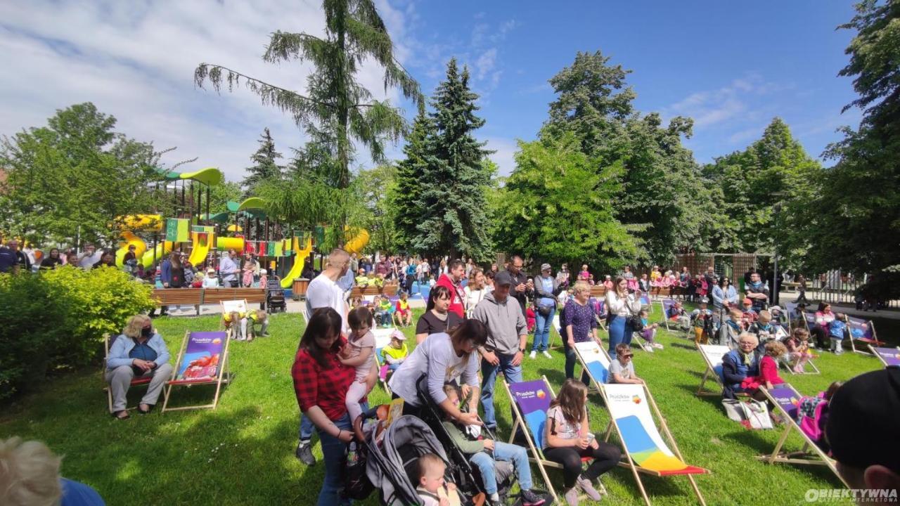 Juna - Nowoczesny Apartament W Centrum Z Widokiem Na Park Pruszków Eksteriør billede