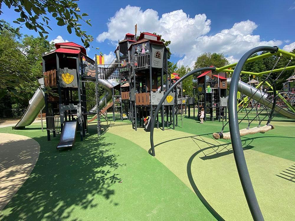 Juna - Nowoczesny Apartament W Centrum Z Widokiem Na Park Pruszków Eksteriør billede
