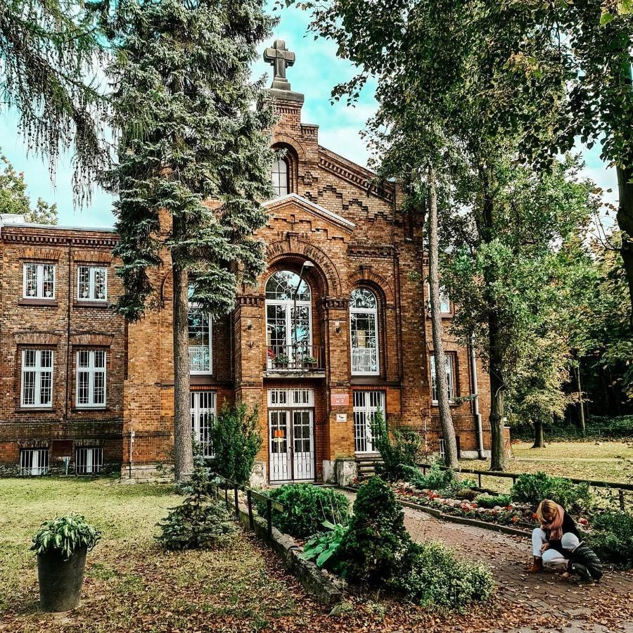 Juna - Nowoczesny Apartament W Centrum Z Widokiem Na Park Pruszków Eksteriør billede